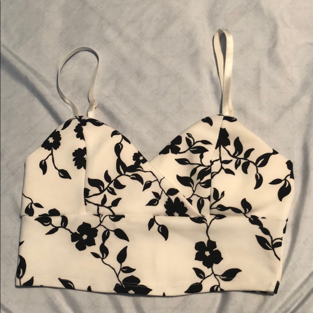 Crop top bustier. White with black flowers